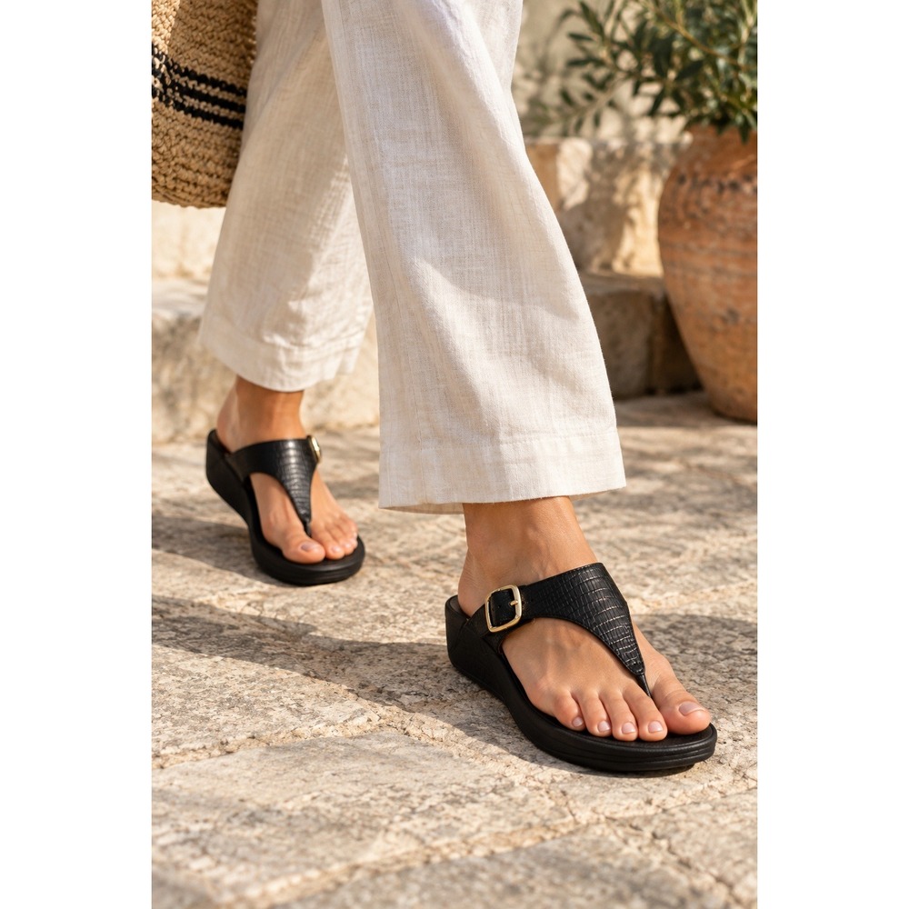 FitFlop Flare Leather Croc Embossed Microwobbleboard Wedge Thong Sandals Black 7
